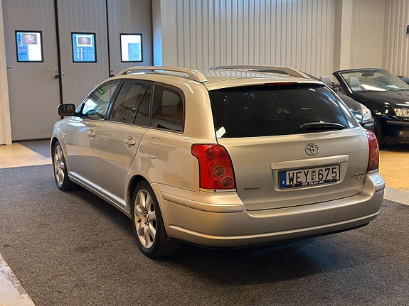 Toyota Avensis 5 of 5