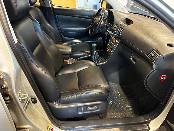 Toyota Avensis 15 of 17
