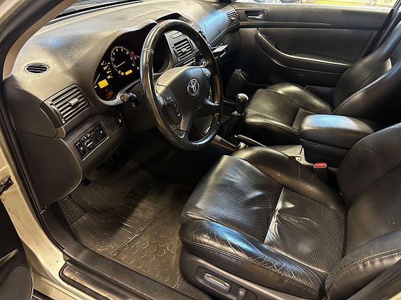 Toyota Avensis 12 of 17