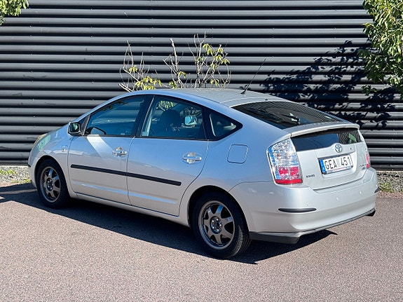 Toyota Prius 5 of 5