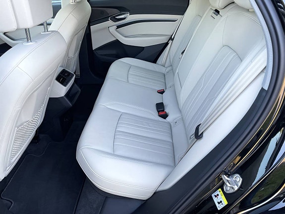 Audi e-tron 9 of 9