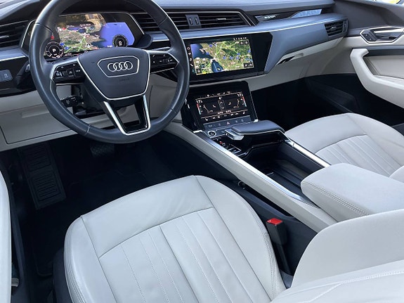 Audi e-tron 3 of 9