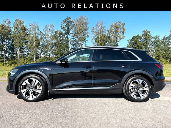 Audi e-tron 8 of 9