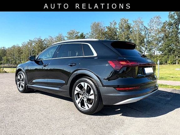 Audi e-tron 2 of 9