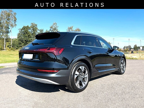 Audi e-tron 5 of 9