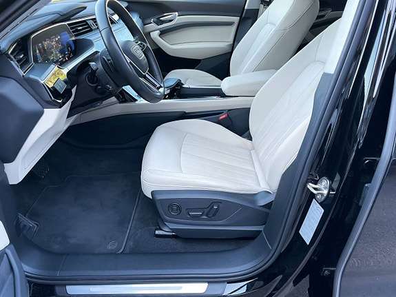 Audi e-tron 6 of 9