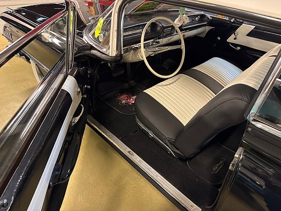 Oldsmobile 88 4 of 30