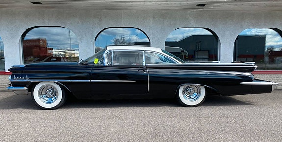 Oldsmobile 88 2 of 30