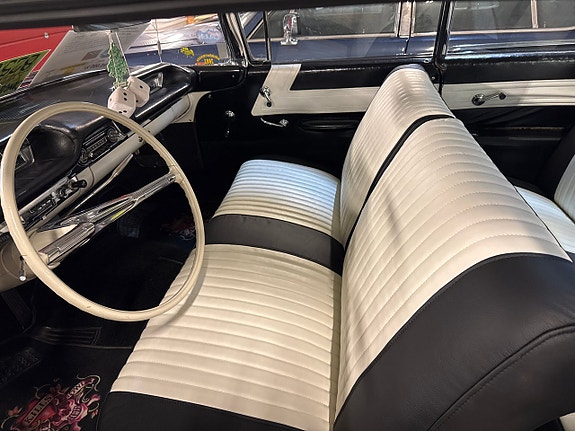 Oldsmobile 88 9 of 30