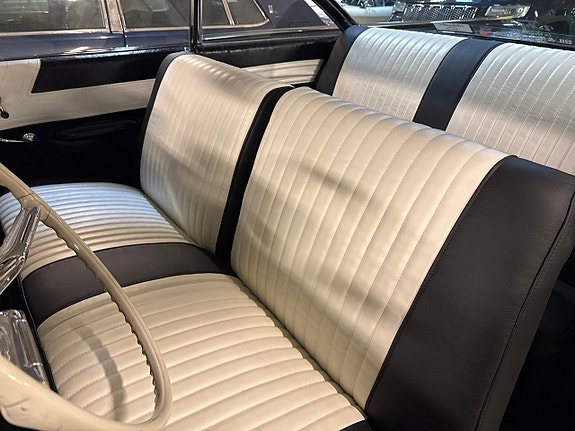 Oldsmobile 88 8 of 30