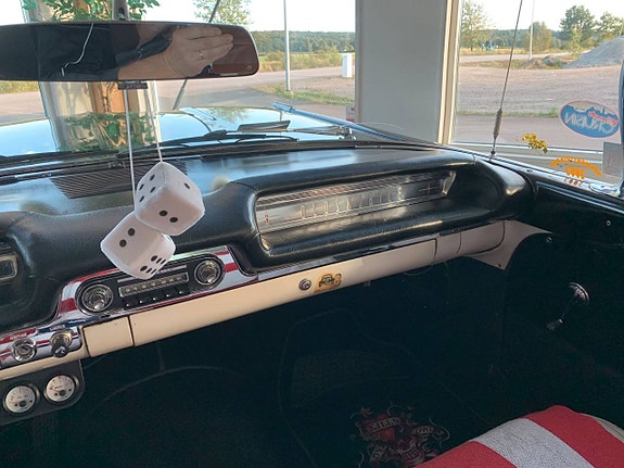 Oldsmobile 88 16 of 30