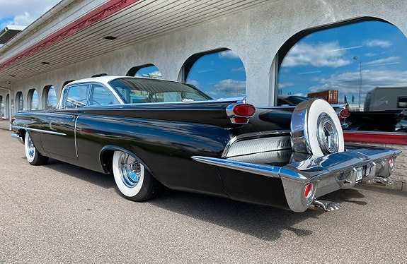 Oldsmobile 88 3 of 30