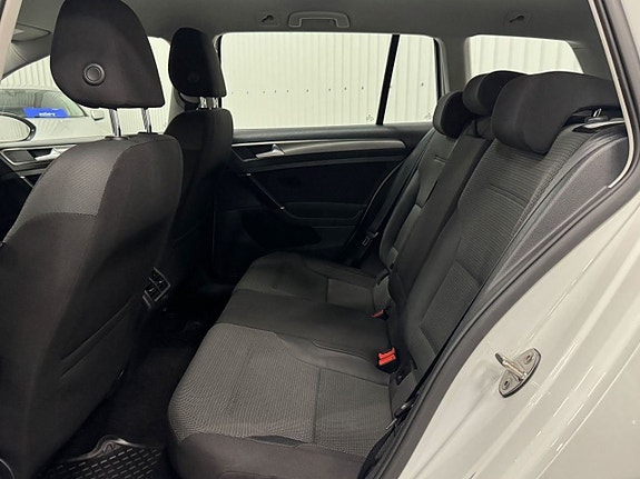 Volkswagen Golf VII 12 of 22