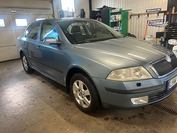 Skoda Octavia 2 of 5