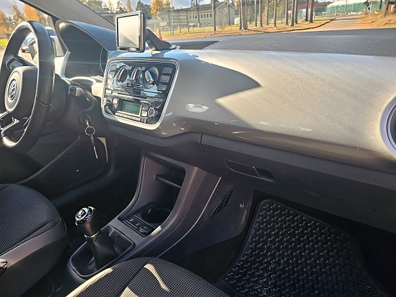 Volkswagen UP! 18 of 18
