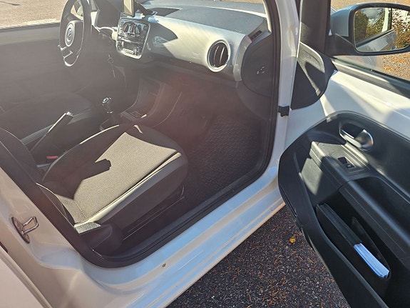 Volkswagen UP! 14 of 18