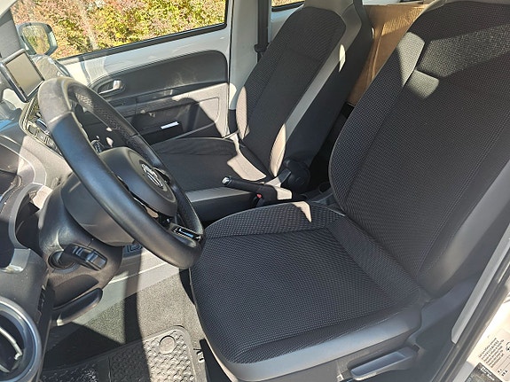Volkswagen UP! 4 of 5