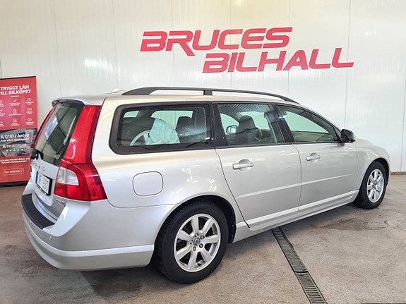 Volvo V70 2 of 11
