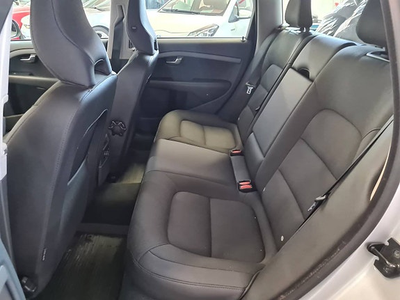 Volvo V70 8 of 11
