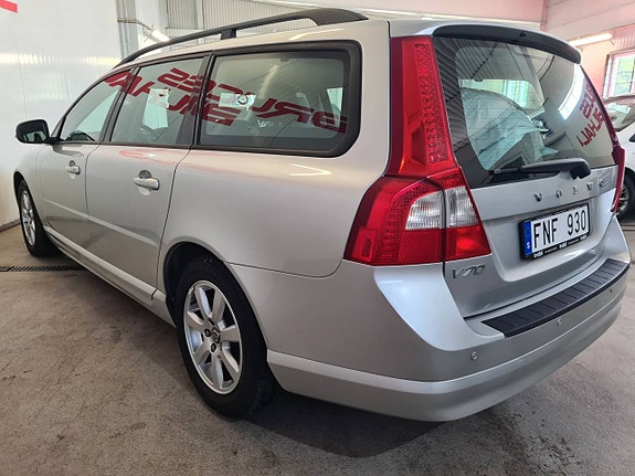 Volvo V70 4 of 11