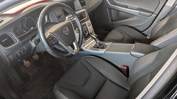 Volvo V60 2 of 5