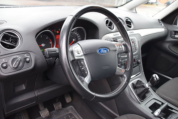 Ford Galaxy 16 of 20