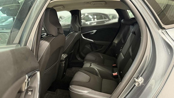 Volvo V40 14 of 27