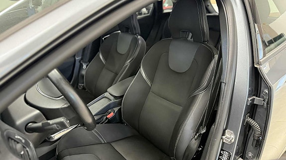 Volvo V40 11 of 27