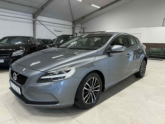 Volvo V40 3 of 27