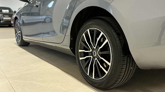 Volvo V40 23 of 27