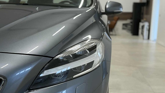 Volvo V40 6 of 27