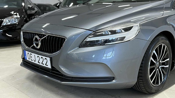 Volvo V40 4 of 27