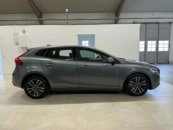 Volvo V40 7 of 27