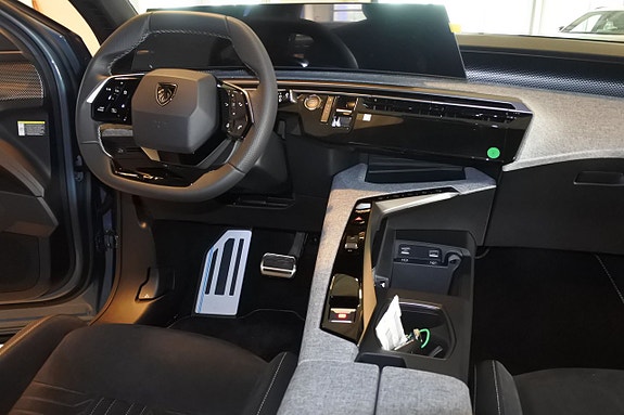 Peugeot e-5008 14 of 14