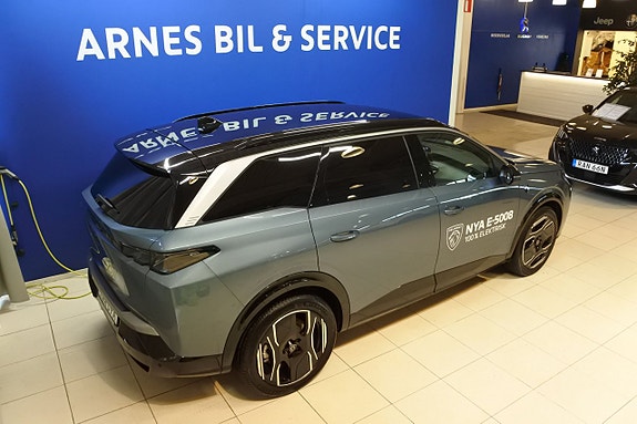 Peugeot e-5008 6 of 14