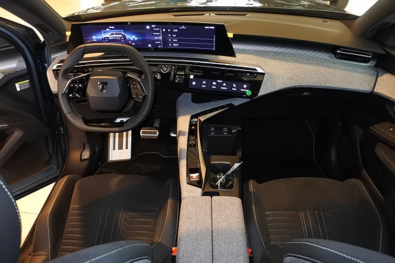 Peugeot e-5008 12 of 14
