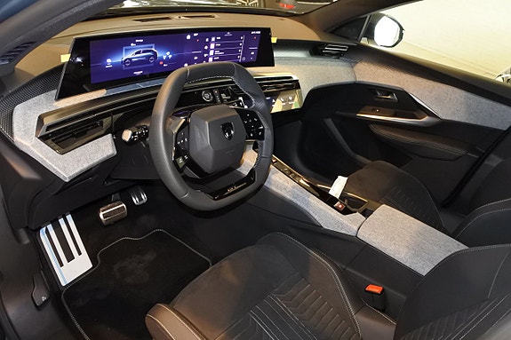 Peugeot e-5008 13 of 14