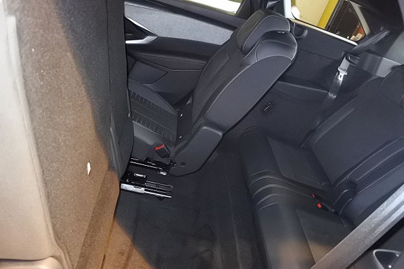 Peugeot e-5008 10 of 14