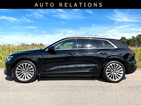 Audi e-tron 10 of 10