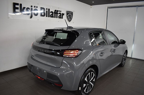 Peugeot 208 8 of 16