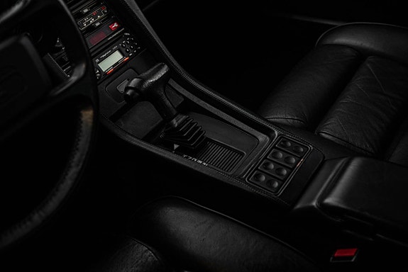 Porsche 928 16 of 25