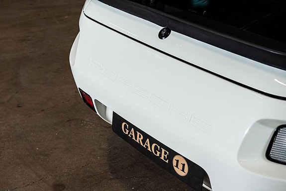 Porsche 928 21 of 25