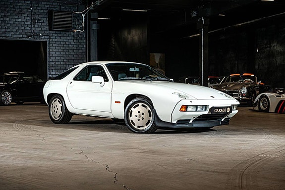 Porsche 928 7 of 25