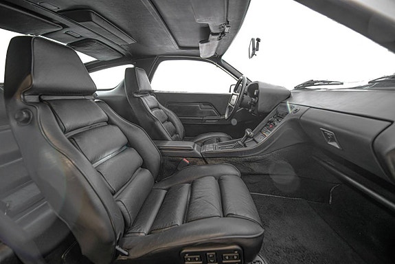 Porsche 928 14 of 25