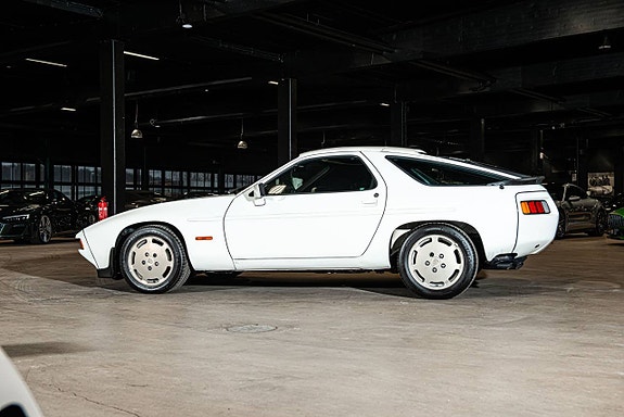 Porsche 928 3 of 25