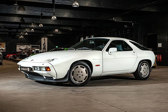 Porsche 928 2 of 25