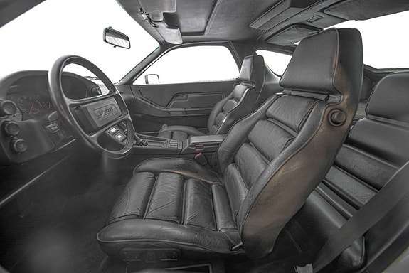 Porsche 928 11 of 25