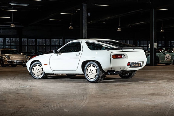 Porsche 928 4 of 25