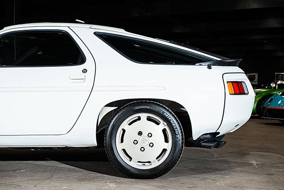 Porsche 928 23 of 25