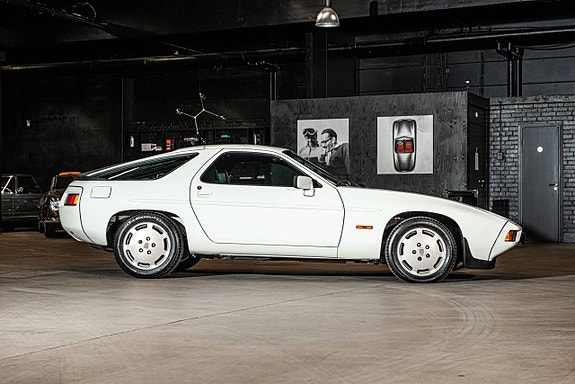 Porsche 928 6 of 25